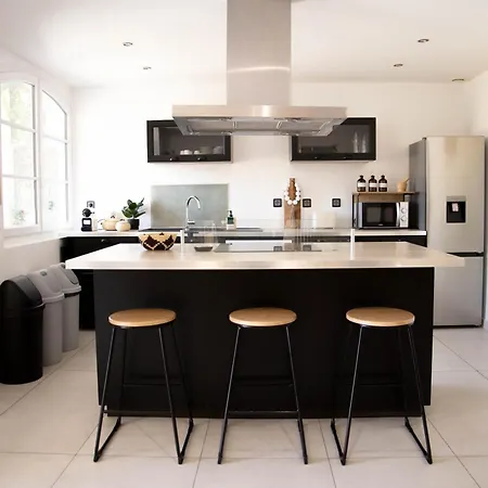 Ferienhaus Elegante 3chambres Terrasse Et Parking Zenith *